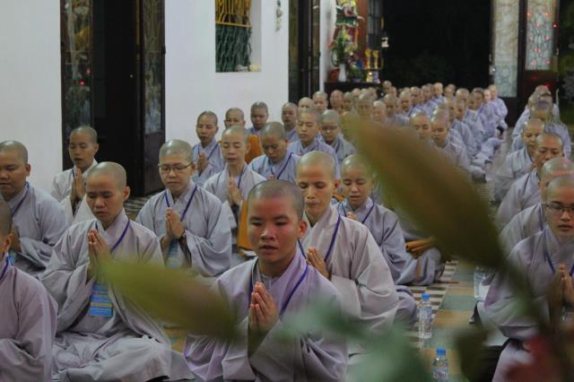 Hùng tráng giờ khảo thí Kinh, Luật và trùng tuyên Luật tạng