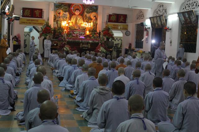 Hùng tráng giờ khảo thí Kinh, Luật và trùng tuyên Luật tạng