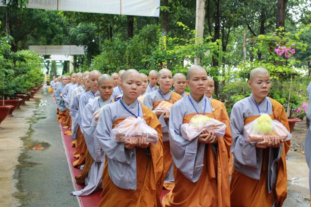 Chùm ảnh: Chư Ni cầu Pháp với Đại Tăng tại Giới đàn Đồng Huy