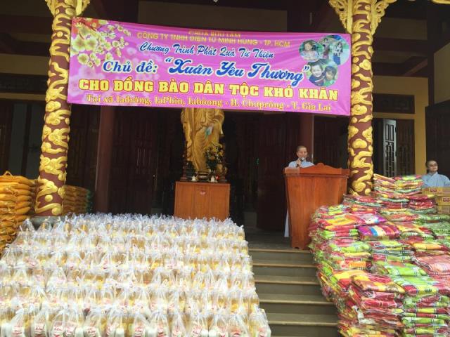Gia Lai: Chùa Bửu Lâm tặng 500 phần quà giúp bà con khó khăn đón tết