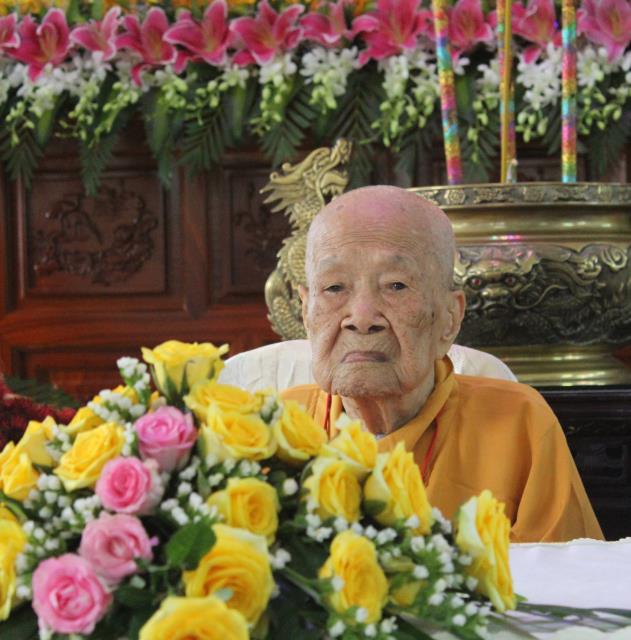 Ban tổ chức Giới trường Ni sách tấn giới tử