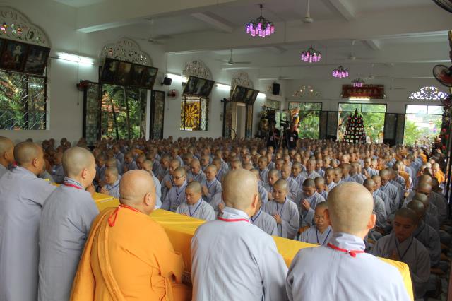 Ban tổ chức Giới trường Ni sách tấn giới tử