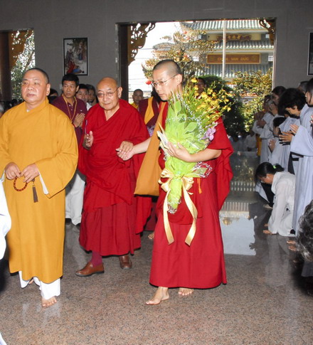 Lạt ma Dhakpa Tulku Rinpoche đến thăm HT. Thích Trí Tịnh - Chủ tịch HĐTS GHPGVN