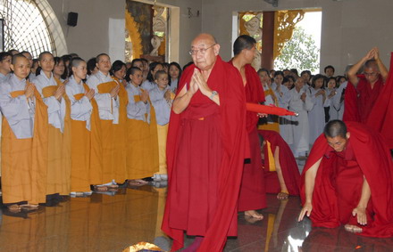 Lạt ma Dhakpa Tulku Rinpoche đến thăm HT. Thích Trí Tịnh - Chủ tịch HĐTS GHPGVN