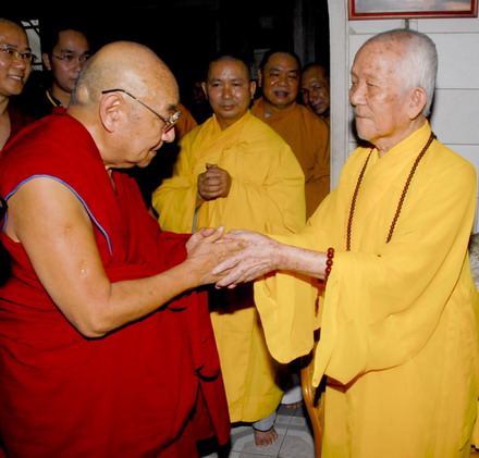Lạt ma Dhakpa Tulku Rinpoche đến thăm HT. Thích Trí Tịnh - Chủ tịch HĐTS GHPGVN