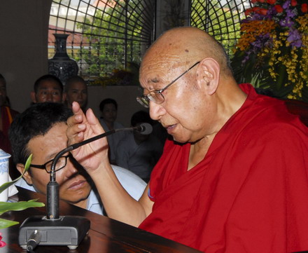 Lạt ma Dhakpa Tulku Rinpoche đến thăm HT. Thích Trí Tịnh - Chủ tịch HĐTS GHPGVN