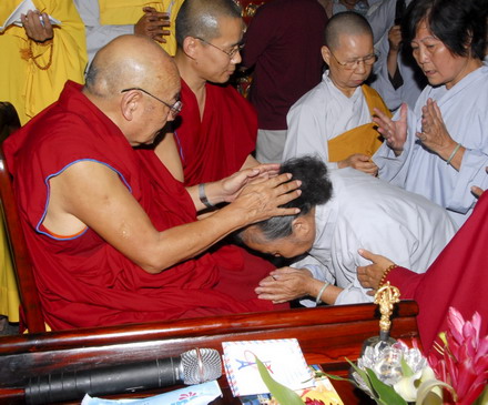 Lạt ma Dhakpa Tulku Rinpoche đến thăm HT. Thích Trí Tịnh - Chủ tịch HĐTS GHPGVN
