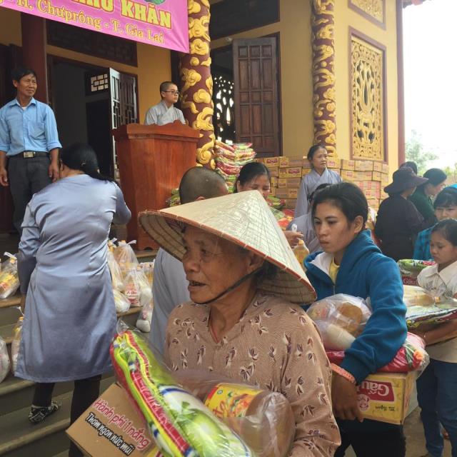 Gia Lai: Chùa Bửu Lâm tặng 500 phần quà giúp bà con khó khăn đón tết
