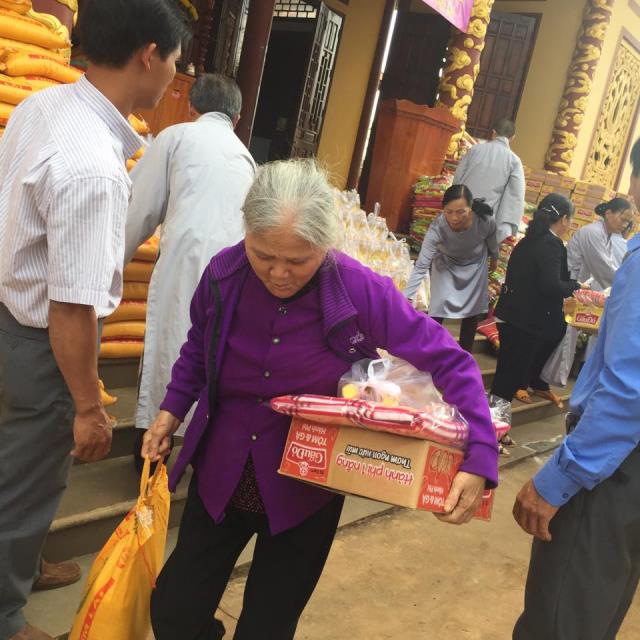 Gia Lai: Chùa Bửu Lâm tặng 500 phần quà giúp bà con khó khăn đón tết