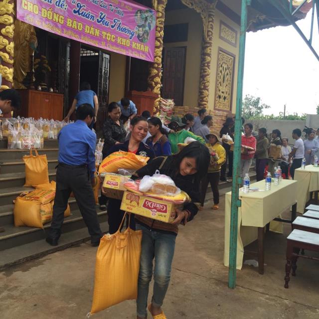 Gia Lai: Chùa Bửu Lâm tặng 500 phần quà giúp bà con khó khăn đón tết