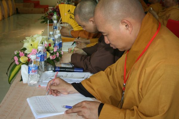 Buổi tọa đàm của ông Bùi Hữu Dược tại Hội thảo Hoằng pháp 2010