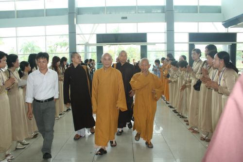 Chùm ảnh: BTC Hội thảo Hoằng pháp Kiên Giang: Cung đón Chư tôn đức lãnh đạo Giáo hội PGVN