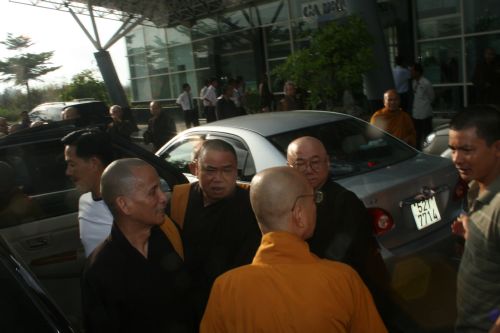 Chùm ảnh: BTC Hội thảo Hoằng pháp Kiên Giang: Cung đón Chư tôn đức lãnh đạo Giáo hội PGVN