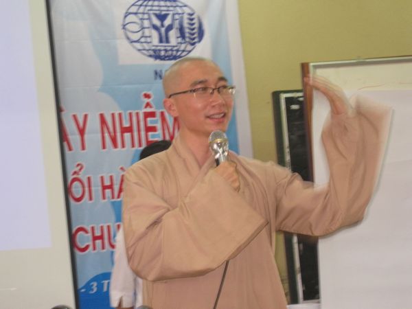 Tập huấn kỷ năng mang tình thương vào đời