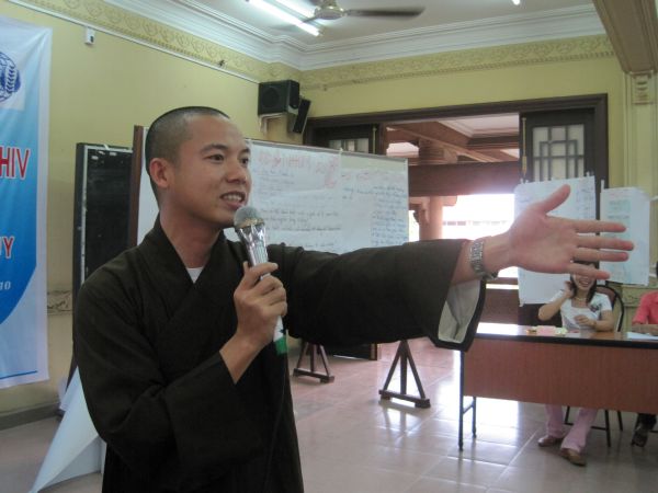 Tập huấn kỷ năng mang tình thương vào đời