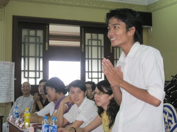 Tập huấn kỷ năng mang tình thương vào đời