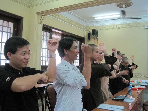 Tập huấn kỷ năng mang tình thương vào đời