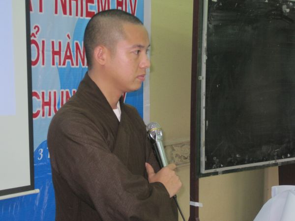 Tập huấn kỷ năng mang tình thương vào đời