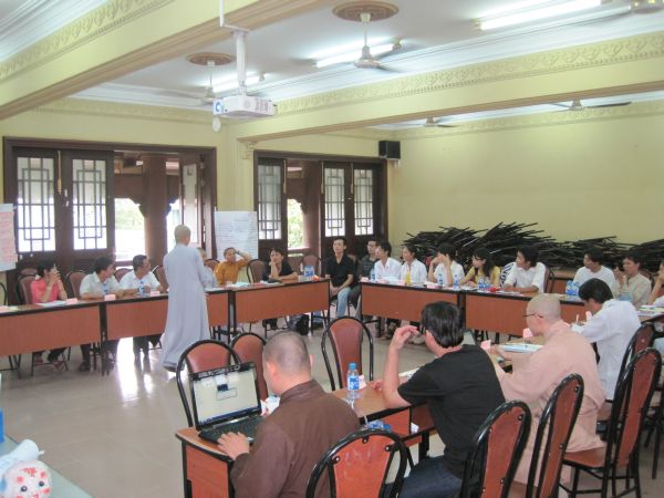 Tập huấn kỷ năng mang tình thương vào đời