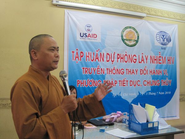 Tập huấn kỷ năng mang tình thương vào đời