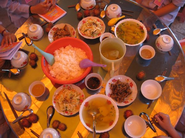 Thầm lặng bên lề khóa tu
