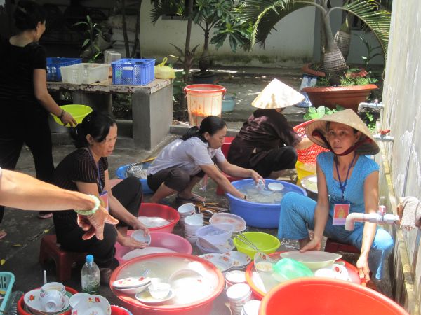 Thầm lặng bên lề khóa tu