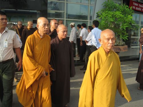 Chùm ảnh: BTC Hội thảo Hoằng pháp Kiên Giang: Cung đón Chư tôn đức lãnh đạo Giáo hội PGVN