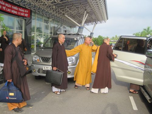 Chùm ảnh: BTC Hội thảo Hoằng pháp Kiên Giang: Cung đón Chư tôn đức lãnh đạo Giáo hội PGVN