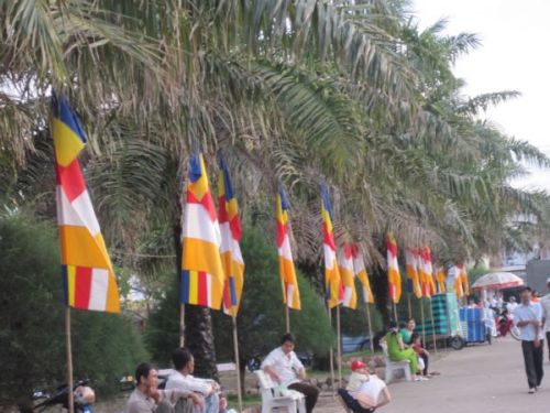 Thành phố Kiên Giang tưng bừng cung đón kim thân Xá Lợi Phật