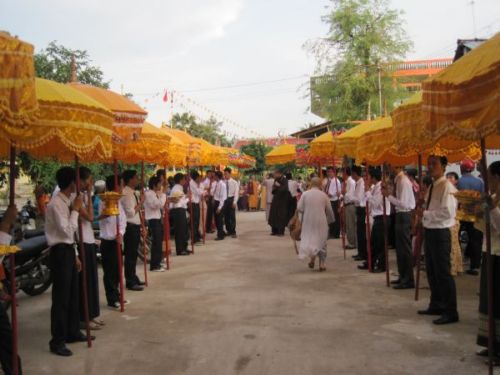 Thành phố Kiên Giang tưng bừng cung đón kim thân Xá Lợi Phật
