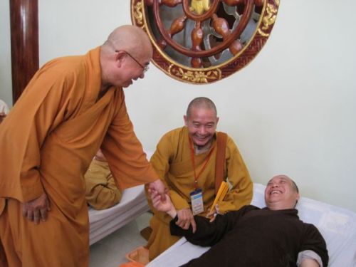 Giọt máu mang tình yêu thương