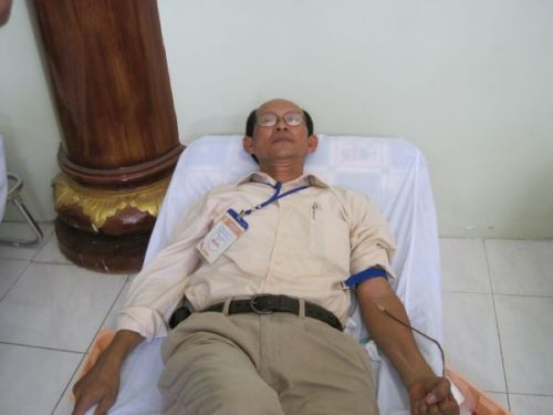 Giọt máu mang tình yêu thương