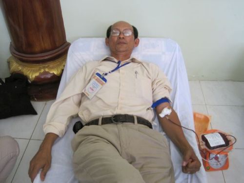 Giọt máu mang tình yêu thương