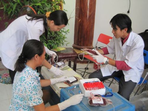 Giọt máu mang tình yêu thương