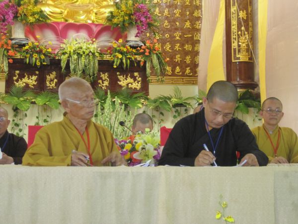 Ban Trị sự Phật giáo 10 tỉnh thành ký kết giao lưu với Ban trị sự Phật giáo tỉnh Kiên Giang