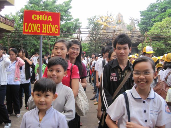 Đoàn thanh Thiếu nhi, Thiếu niên Phật tử về đảnh lễ chư Tôn đức Giáo phẩm lãnh đạo GHPGVN