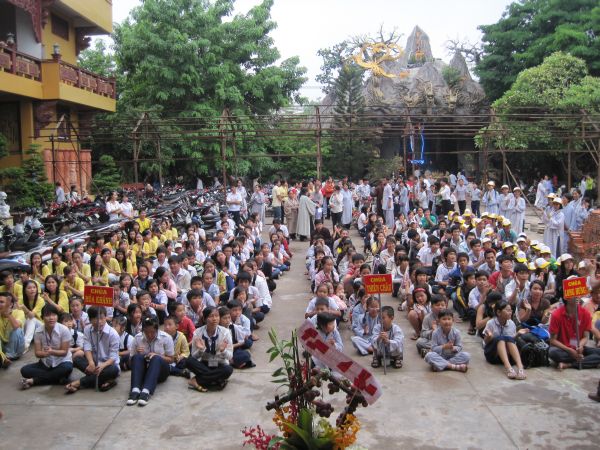 Đoàn thanh Thiếu nhi, Thiếu niên Phật tử về đảnh lễ chư Tôn đức Giáo phẩm lãnh đạo GHPGVN