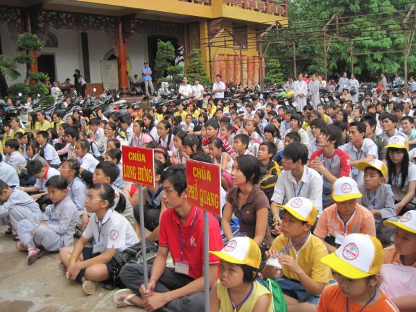 Đoàn thanh Thiếu nhi, Thiếu niên Phật tử về đảnh lễ chư Tôn đức Giáo phẩm lãnh đạo GHPGVN
