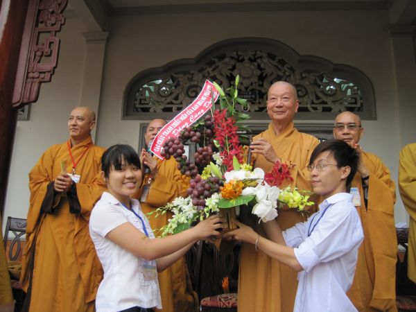 Đoàn thanh Thiếu nhi, Thiếu niên Phật tử về đảnh lễ chư Tôn đức Giáo phẩm lãnh đạo GHPGVN