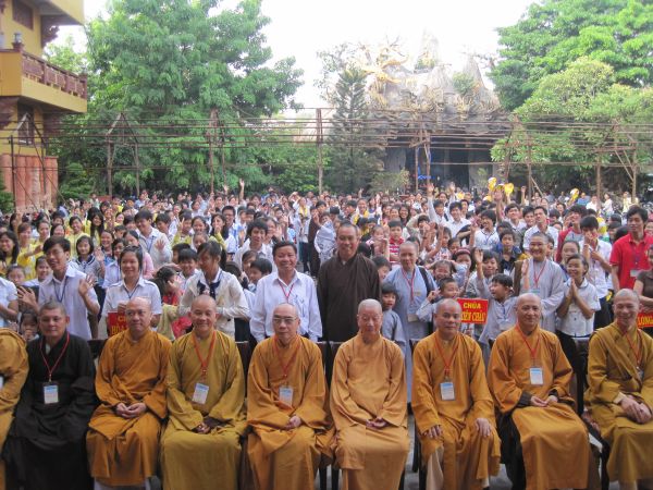 Đoàn thanh Thiếu nhi, Thiếu niên Phật tử về đảnh lễ chư Tôn đức Giáo phẩm lãnh đạo GHPGVN