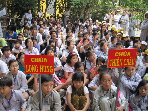Đoàn thanh Thiếu nhi, Thiếu niên Phật tử về đảnh lễ chư Tôn đức Giáo phẩm lãnh đạo GHPGVN