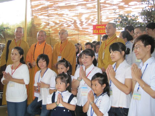 Đoàn thanh Thiếu nhi, Thiếu niên Phật tử về đảnh lễ chư Tôn đức Giáo phẩm lãnh đạo GHPGVN