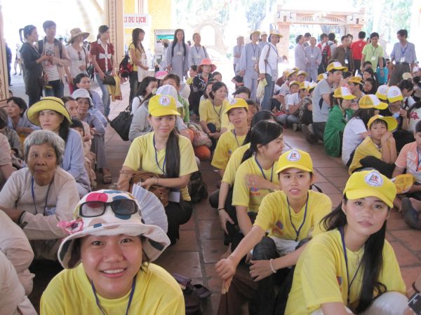 Đoàn thanh Thiếu nhi, Thiếu niên Phật tử về đảnh lễ chư Tôn đức Giáo phẩm lãnh đạo GHPGVN