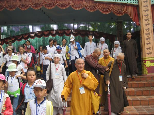 Đoàn thanh Thiếu nhi, Thiếu niên Phật tử về đảnh lễ chư Tôn đức Giáo phẩm lãnh đạo GHPGVN