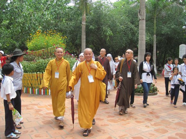 Đoàn thanh Thiếu nhi, Thiếu niên Phật tử về đảnh lễ chư Tôn đức Giáo phẩm lãnh đạo GHPGVN