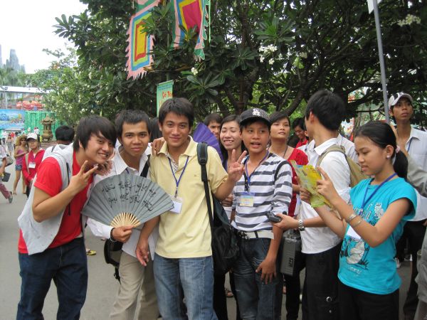 Đoàn thanh Thiếu nhi, Thiếu niên Phật tử về đảnh lễ chư Tôn đức Giáo phẩm lãnh đạo GHPGVN