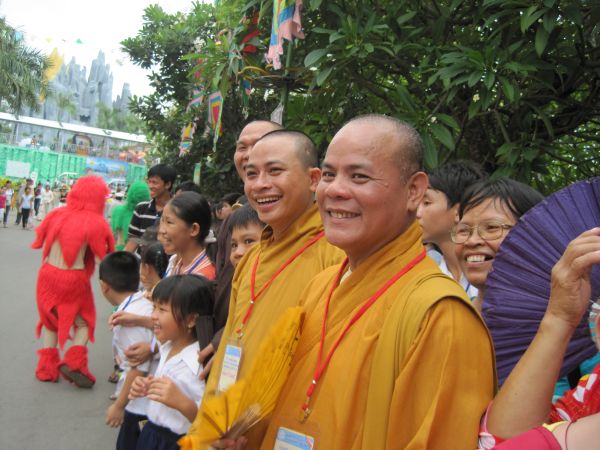 Đoàn thanh Thiếu nhi, Thiếu niên Phật tử về đảnh lễ chư Tôn đức Giáo phẩm lãnh đạo GHPGVN