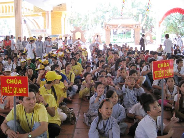 Đoàn thanh Thiếu nhi, Thiếu niên Phật tử về đảnh lễ chư Tôn đức Giáo phẩm lãnh đạo GHPGVN