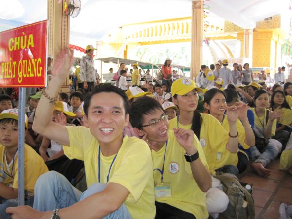 Đoàn thanh Thiếu nhi, Thiếu niên Phật tử về đảnh lễ chư Tôn đức Giáo phẩm lãnh đạo GHPGVN