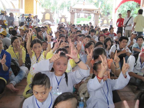 Đoàn thanh Thiếu nhi, Thiếu niên Phật tử về đảnh lễ chư Tôn đức Giáo phẩm lãnh đạo GHPGVN